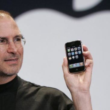 Accadde oggi: 9 gennaio 2007, l’annuncio del primo iPhone, precursore degli smartphone