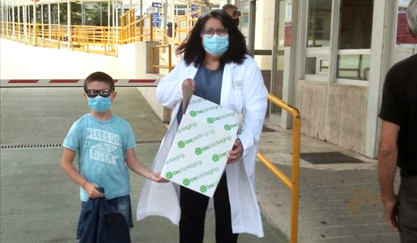 La nonna gli regala 100 euro e il bambino compra mascherine per l’ospedale