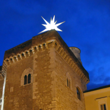 La “Stella cometa” torna a splendere sul Torrione longobardo della Rocca dei Rettori