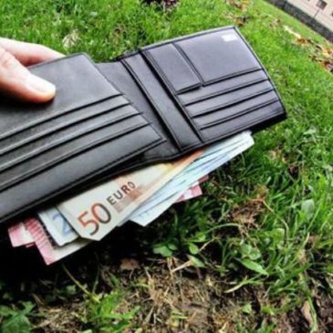 33enne campano trova portafoglio con 10mila euro e lo restituisce