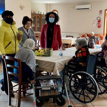 Comitato Telesia dona mimose alle degenti delle cliniche cittadine