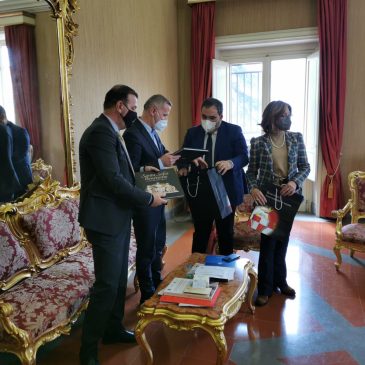 L’ambasciatore in Italia della Macedonia del Nord e il Console a Palazzo Mosti