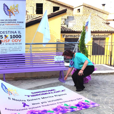 Paupisi, inaugurata la panchina viola in piazza don Tommaso Boscaino