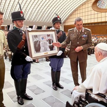 Un militare di Limatola omaggia il Papa di un ritratto