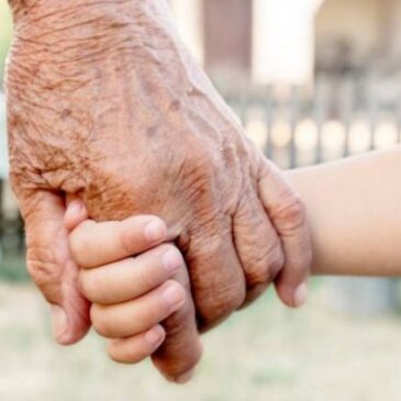 “Quando i genitori invecchiano”, la commovente poesia di Neruda da dedicare ai nonni
