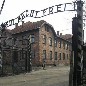 Accadde oggi: 27 gennaio 1945, si aprono i cancelli di Auschwitz nel nome della libertà