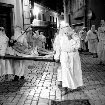 Immagini dal Sannio: la processione dei battenti del Venerdì Santo di San Lorenzo Maggiore
