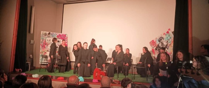Sant’Agata, Istituto De Liguori: “Tributo a Battisti”, lo spettacolo degli studenti
