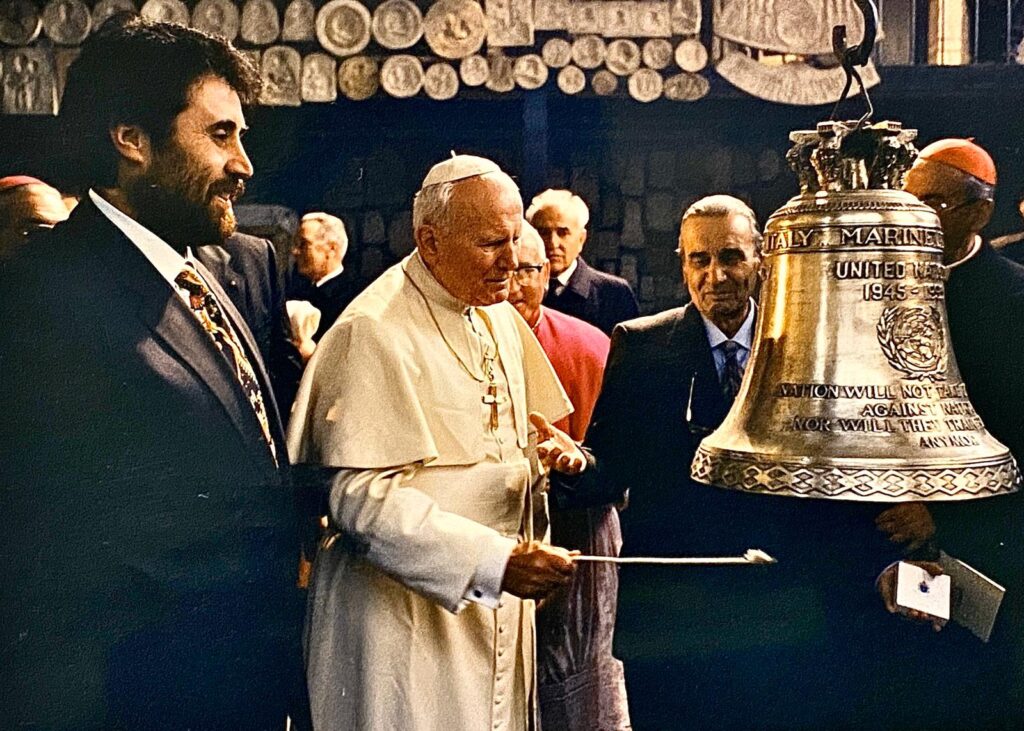 La visita di Giovanni Paolo II alla Fonderia, foto d'archivio