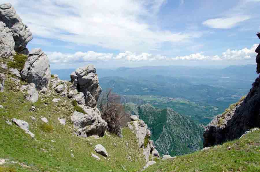 Panorama dalla catena delle Mainarde, foto di copertina di Pierluigi Giorgio