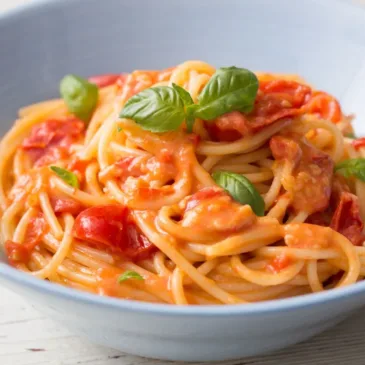 Gli spaghetti allo scarpariello, tradizione sannita di origine partenopea