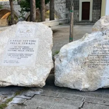San Lorenzello onora le vittime della strada con due pietre monumentali