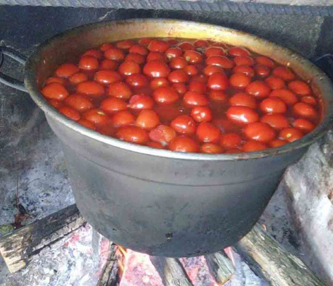 Benvenuti nel Sannio: la passata di pomodori fatta in casa (FOTO)